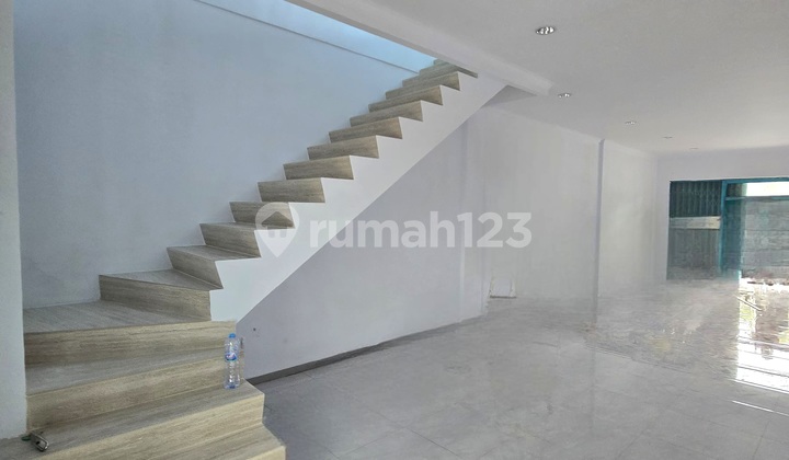 Camar Pik 1 Shop House, Renovated, 3 Floors, Area 5x17 Camar Pik 1 Shop House, Renovated, 3 Floors, Area 5x17