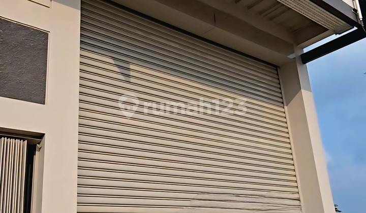 Warehouse on Jl. Irigasi, Benda Tangerang, Near Soetta Airport, Area 760m2, 3-Story Office