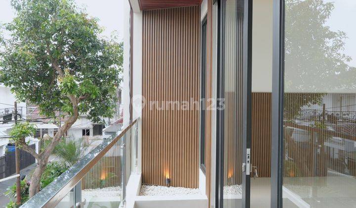 Rumah 2 Lantai Modern Komtemporer di Vila Dago Pamulang 6