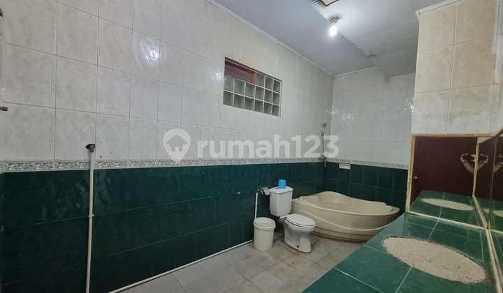 Ruang Usaha Utk Cafe, Resto,kantor di Sayap Pelajar Pejuang 4