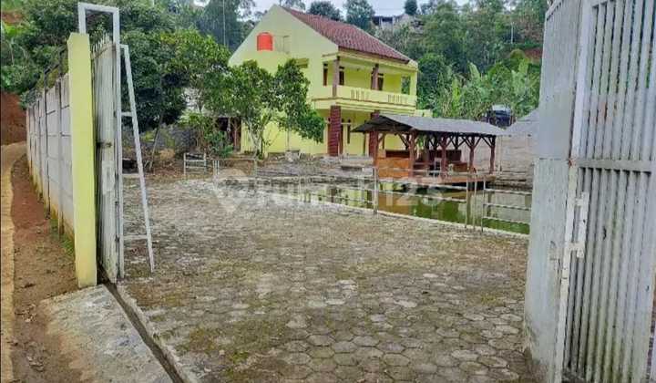 House Villa with Fish Pond, Natural Spring in Pasir Impun.