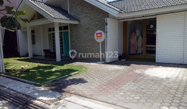 Rumah Ada Bekas Ruang Usaha Toko Di Jl. Salendro Turangga 1