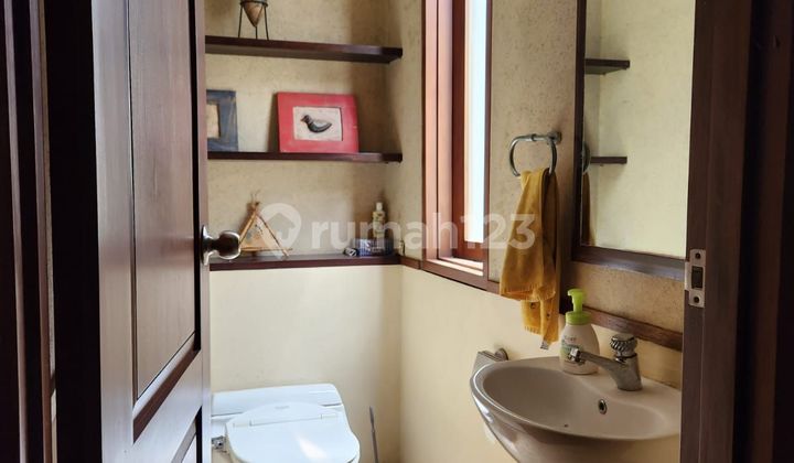 Luxury 2-Story House with Swimming Pool in Hegarmanah 2