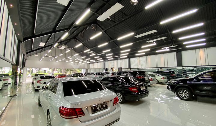Luxury Building Car Showroom on JL. Raya BKR Bandung