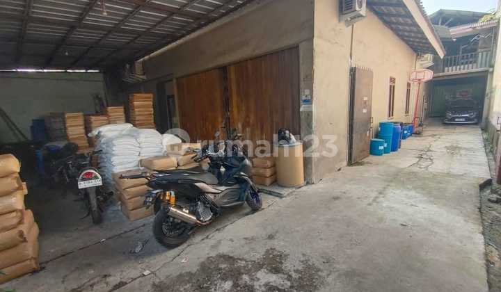 Warehouse + House on West Sindansari Street, Melong, Cimahi Warehouse + House on West Sindansari Street, Melong, Cimahi