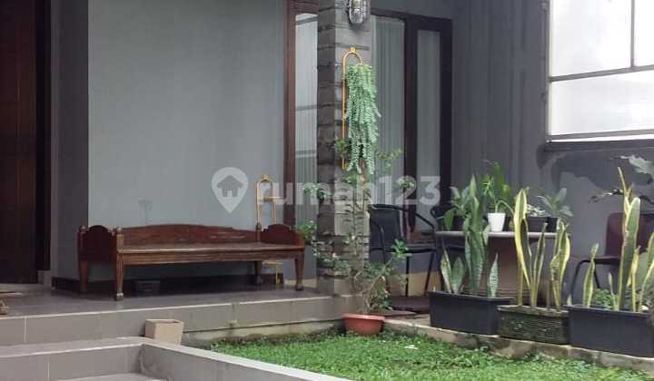 Asri House, Tanjungsari Asri Street, Antapani, Bandung. Asri House, Tanjungsari Asri Street, Antapani, Bandung.