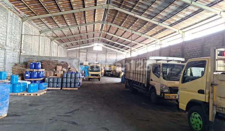 Wide Warehouse for Goods on Cisirung Street, Dayeuh Kolot, Bandung