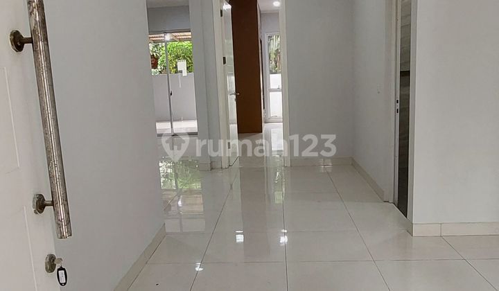 Disewakan Rumah Bsd City,Dekat dengan Fasum Bsd City,Dekat Dgn Ipeka,Row Jalan Lebar,Rumah Siap Huni 2