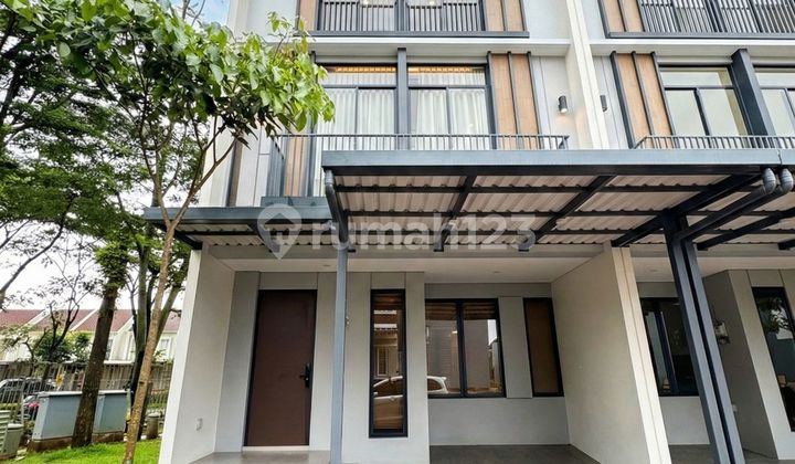 Rumah Baru 3 Lantai Lebar 6 Lokasi Strategis di Pusat Kuliner Aniva Gading Serpong. Kamar Utama Luas dengan Kamar Mandi Dalam, Area Walk In Closet dan Balkon. Gading Serpong
