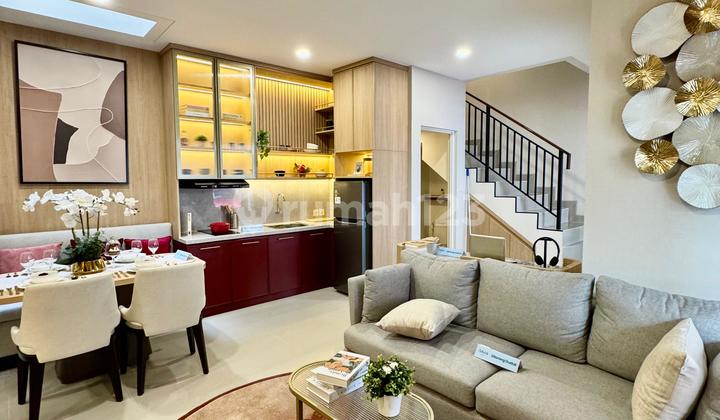 New 3-Story House, 7 Meters Wide, Strategic Location in Aniva Gading Serpong Culinary Center. Spacious Master Bedroom with Ensuite Bathroom, Walk-In Closet Area, and Balcony. Gading Serpong 2