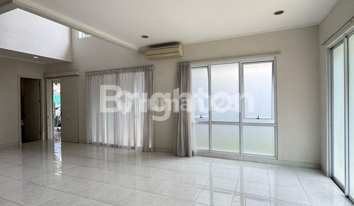 House 12 Wide in De Park BSD City, original and neat layout. 1