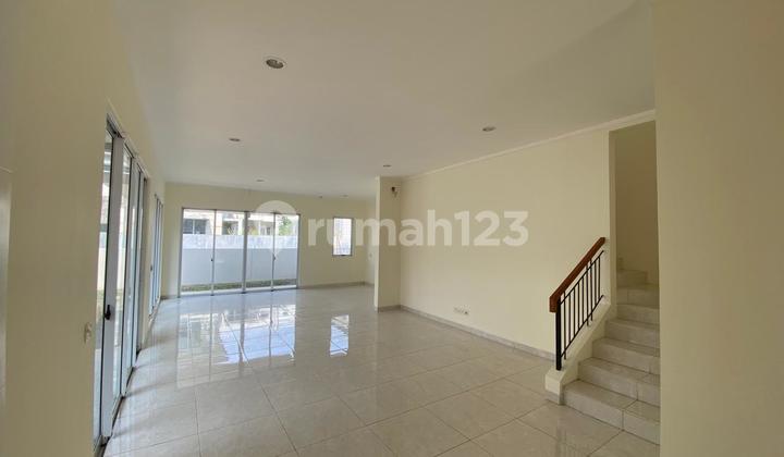 Rumah 2 Lantai di Cluster De Cajuputi Lebar 15, De Park, Posisi Bagus Depan Taman Kompleks di Depan Jalan 2 Arah Kompleks, Halaman Belakang di Pisahkan Jogging Track dengan Tetangga, di Lengkapi dengan Club House Dalam Kompleks, Bsd City 2