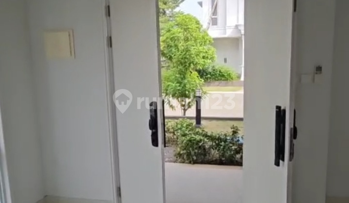 Disewakan Rumah Eksluksif Modern Tropical,Lokasi Srategis Dkt Scbd Gading Serpong,Dkt Dgn Akses Tol