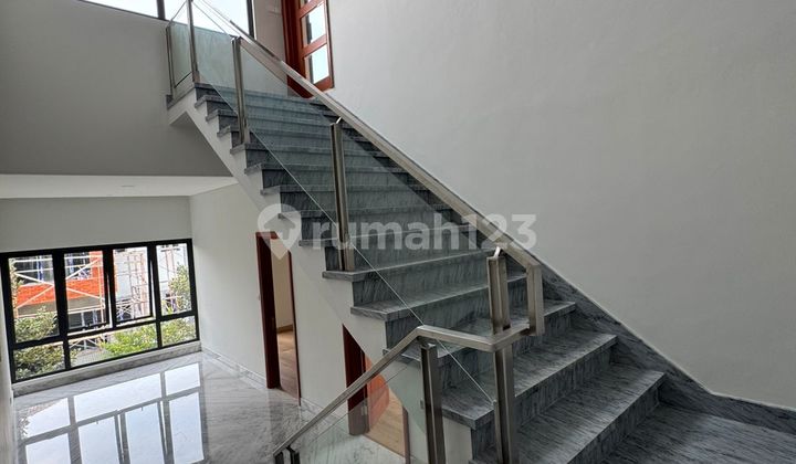 New 3-Story Independent Corner Building House in Greenwichpark BSD City, Complete with Club House within the Area, BSD City