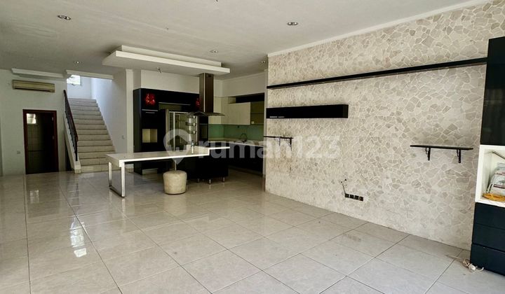 Harga Miring !!! Jarang Ada Rumah 2 Lantai Sudah di Renovasi di Cluster De Cajuputi Lebar 15 di Jalan Boulevard, De Park Bsd 2