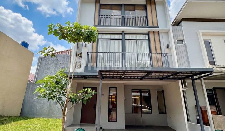 Rumah Baru 3 Lantai Lebar 7 Lokasi Strategis di Pusat Kuliner Aniva Gading Serpong. Kamar Utama Luas dengan Kamar Mandi Dalam, Area Walk In Closet dan Balkon. Gading Serpong