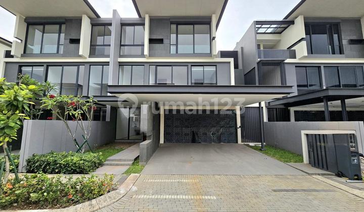Rumah 3 Lantai Brand New Termurah Cluster Lyndon, Di Lengkapi Lift, Perumahan Navapark