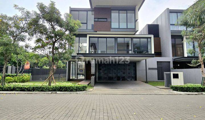 Rumah Mewah 3 Lantai Lyndon, Unit Langka Posisi Hook, Navapark 1