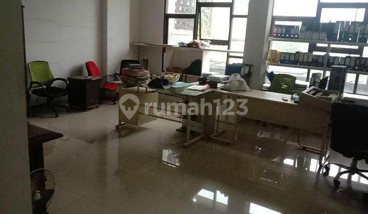 For Rent: 2.5-story shop house in Eyang Agung. 2