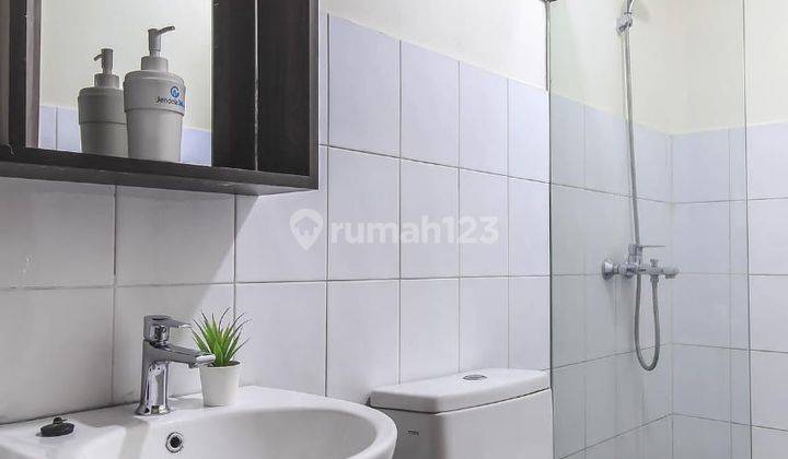 kamar mandi apartemen keren dan modern di