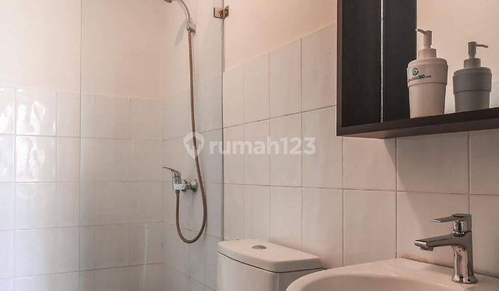 kamar mandi apartemen keren dan modern di