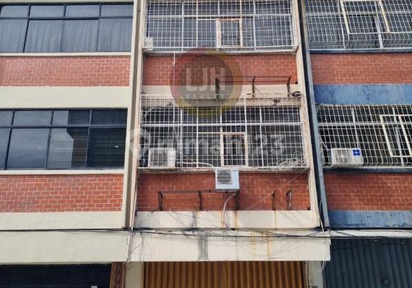 Well-Maintained Shophouse, Ready to Live, Strategic Location in Grogol Permai, West Jakarta 1