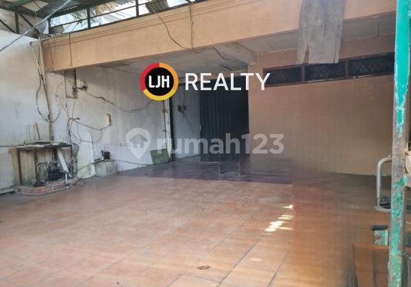 Bangunan Tua Cocok Untuk Usaha/Showroom/Toko Lokasi di Area Komersil di Grogol, Jakarta Barat