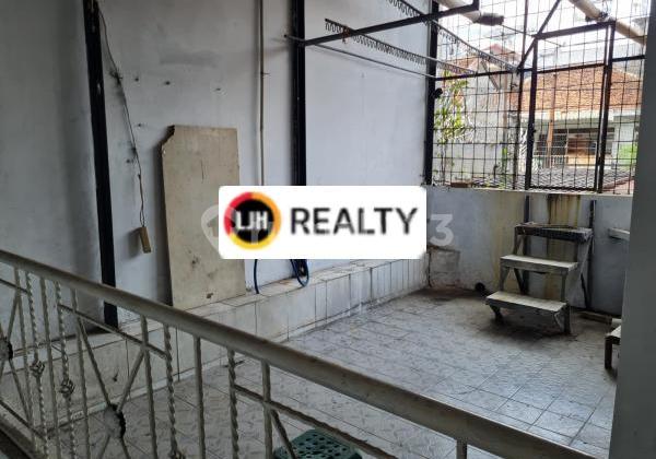 Super Strategic 2-Story House in Cideng, Central Jakarta 2