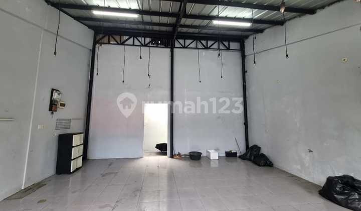 For Rent: 2-Story House in a Strategic Location Suitable for Business, Grogol, West Jakarta 2