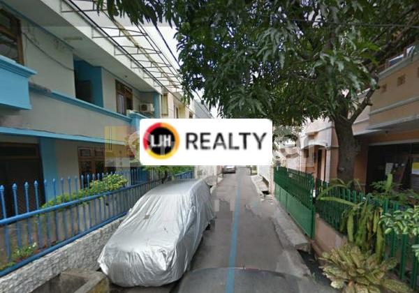 OLD HOUSE Strategic Location Near Main Road in Grogol Area, West Jakarta 2