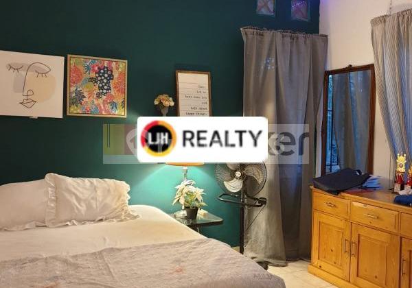 RUMAH 2 Lantai Bagus dan Terawat Lokasi di Srengseng 2