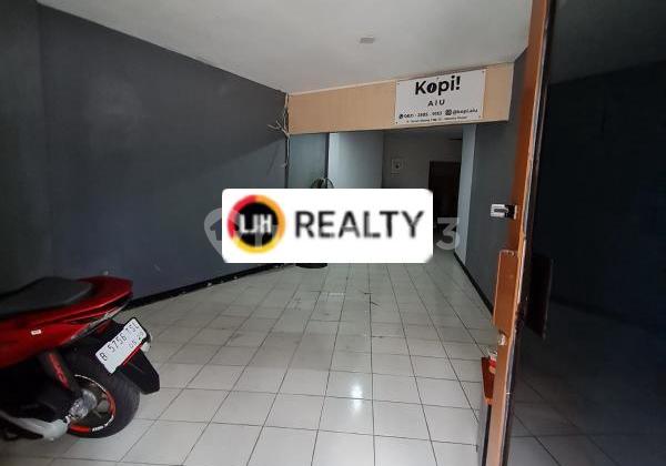 3-Storey Shop House Needs Renovation, Strategic Location in Harmoni - Central Jakarta 2