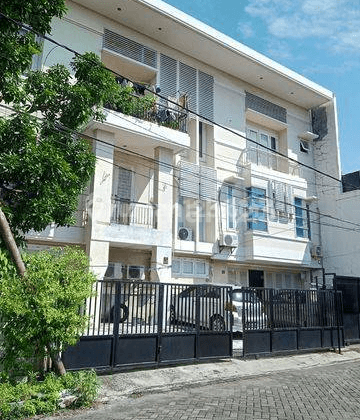 Dijual Rumah 3 Lantai di Manyar Tirtoyoso Surabaya 2