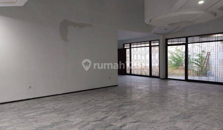 Disewakan Rumah Usaha di Raya Dharmahusada Indah Surabaya 2
