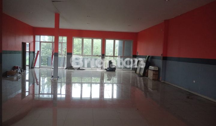 3-STORY SHOPHOUSE ON RAYA GAYUNG KEBONSARI 2