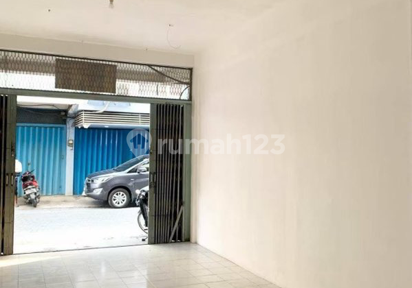 Ready-to-Use Shop House in Bubutan Baliwerti, Surabaya City