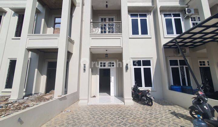 RUMAH MEWAH DI MEDAN JOHOR 2 LANTAI DALAM KOMPLEK  1