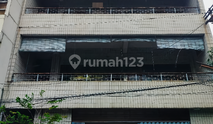 For Sale & For Rent 3-Storey Shop House on Jl. Pegirian