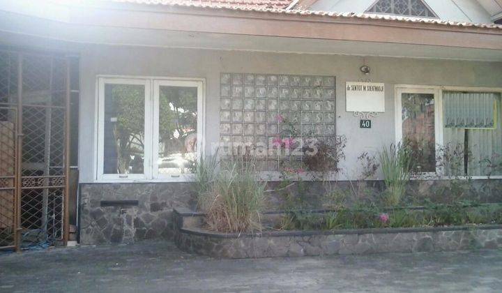 Rumah Pusat Kota Di Raya Darmo, Sangat Baik di Commercial Area luas 797 m2 2