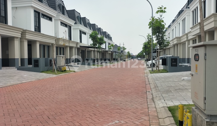 For Rent New Brand New House at Dian Istana West Surabaya