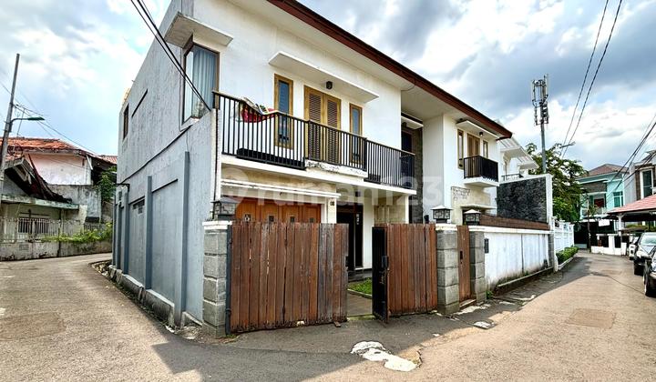 Affordable House with 2 Car Access in Tebet