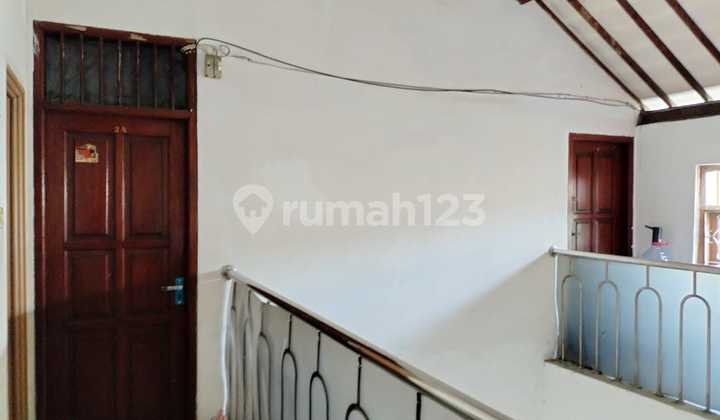 For Sale: Affordable Boarding House in Tebet  

Advantages of This Boarding House:  
1. Strategic Location  
2. Attractive Location  
3. Already Generating Passive Income  
4. Affordable Price  
5. Current Rental Rates:  
   - 2 Rooms without AC: IDR 800K/month  
   - 4 Rooms with AC + Ensuite Bathroom: IDR 1.6M/month 2