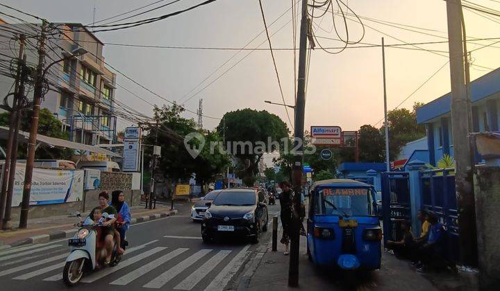 Rumah di Pinggir Jalan Besar Salemba 2