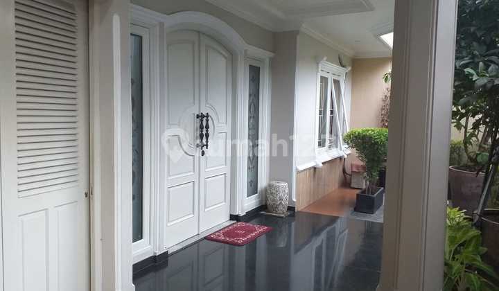 House with Access for 2 Cars in Tebet