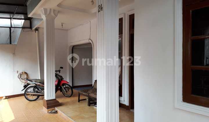  Rumah Dekat Jalan 2 Mobil di Tebet 2