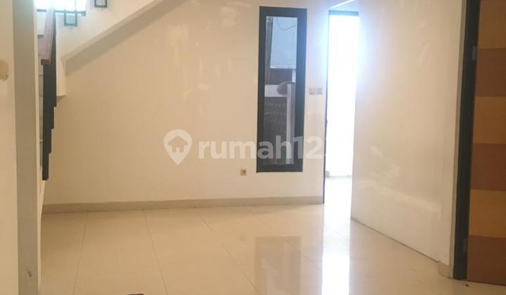 Rumah Akses 3 Mobil di Tebet 2