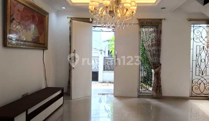 Minimalist House in Tebet 2