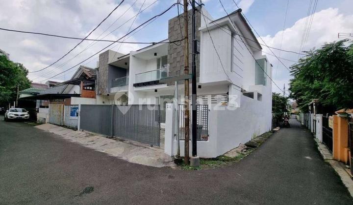 RUMAH MINIMALIS AKSES 2 MOBIL