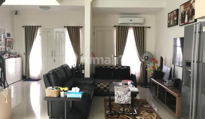 Rumah Minimalis Dekat Jalan Besar di Tebet