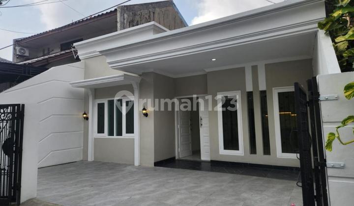 Rumah Akses 2 Mobil di Tebet